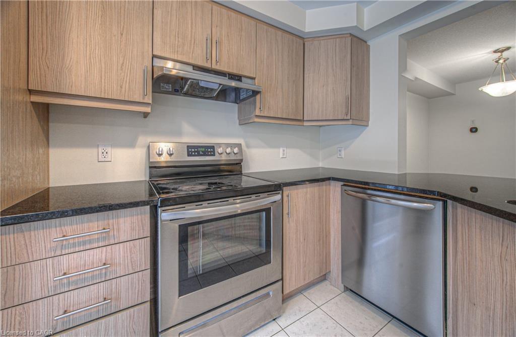 32-19 Ridge Road, Cambridge, ON - Indoor Photo Showing Kitchen With Stainless Steel Kitchen