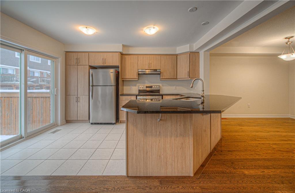 32-19 Ridge Road, Cambridge, ON - Indoor Photo Showing Kitchen With Double Sink