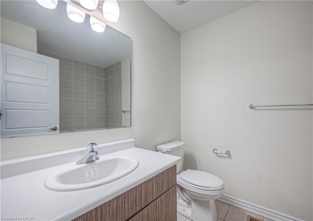 32-19 Ridge Road, Cambridge, ON - Indoor Photo Showing Bathroom