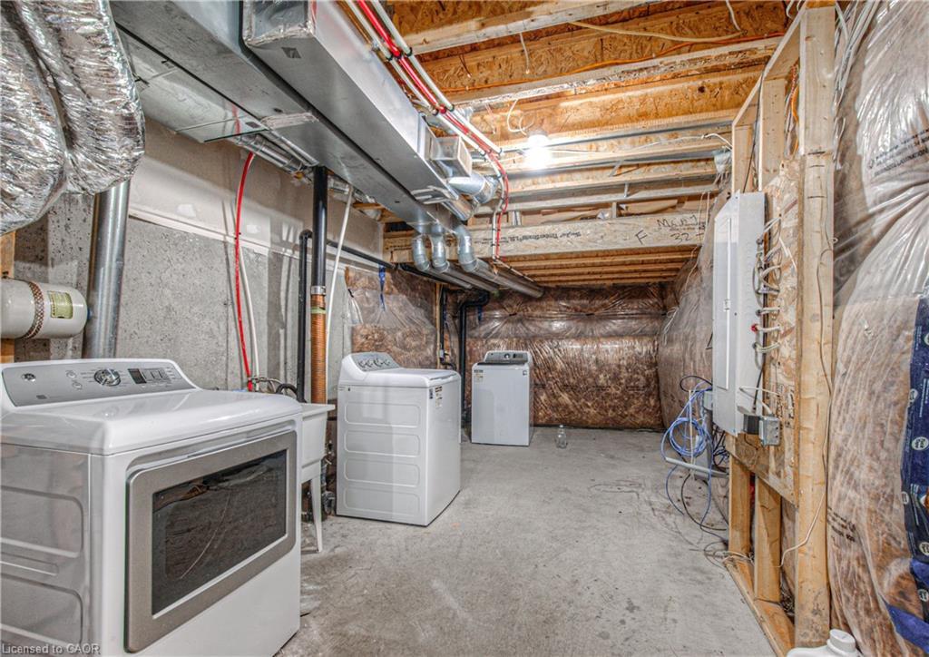 32-19 Ridge Road, Cambridge, ON - Indoor Photo Showing Laundry Room