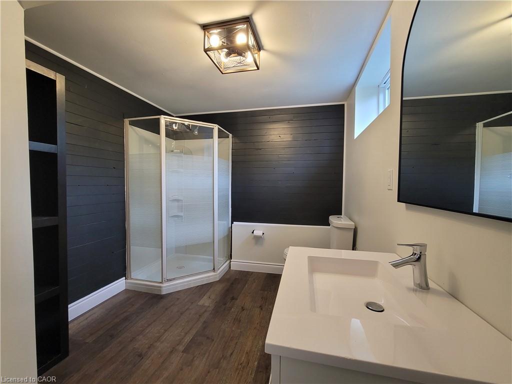 2-75 Edwina Court, Hamilton, ON - Indoor Photo Showing Bathroom