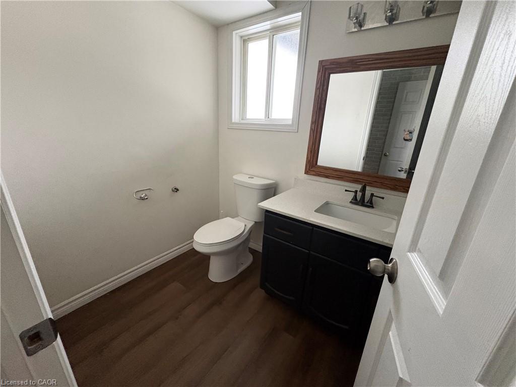 Upper-35 Melrose Place, Guelph, ON - Indoor Photo Showing Bathroom