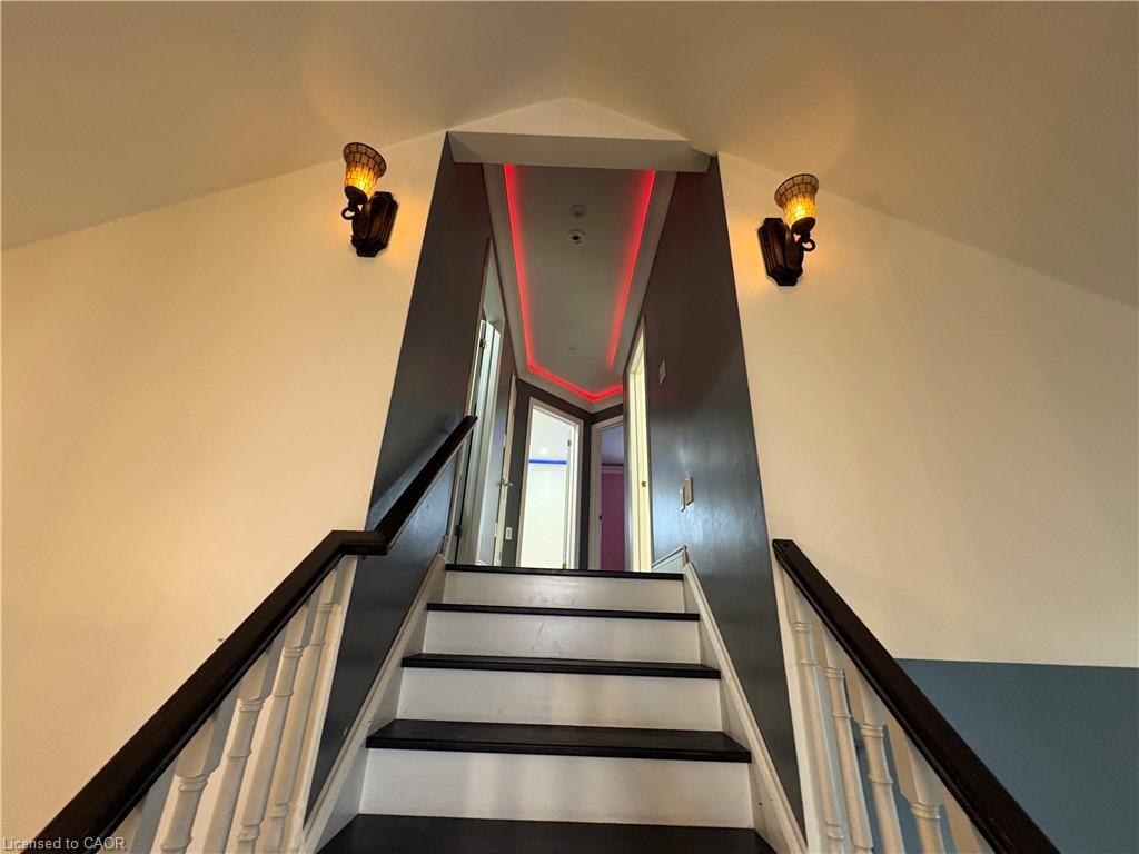 Upper-35 Melrose Place, Guelph, ON - Indoor Photo Showing Other Room