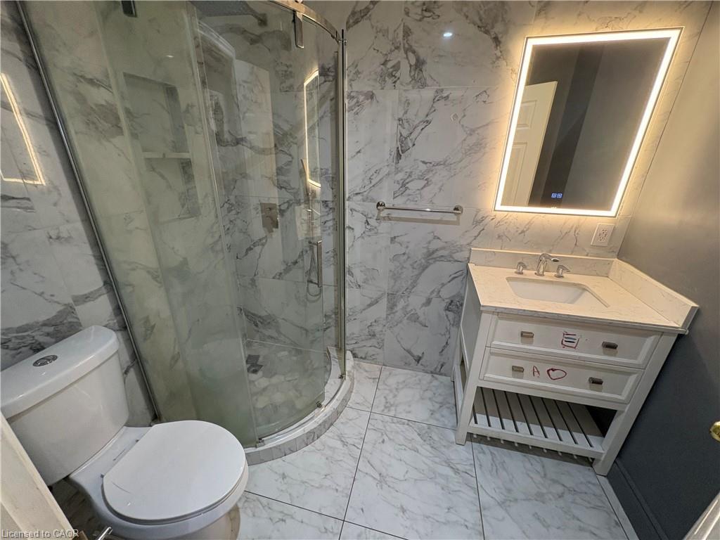 Upper-35 Melrose Place, Guelph, ON - Indoor Photo Showing Bathroom