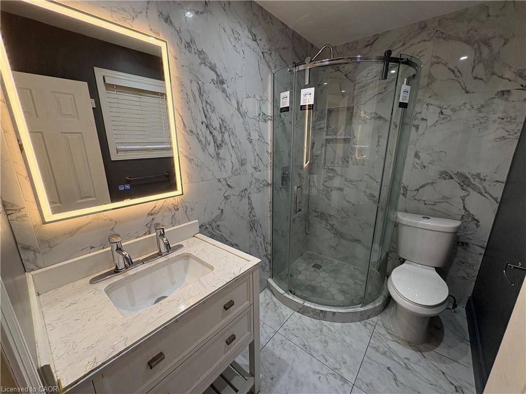 Upper-35 Melrose Place, Guelph, ON - Indoor Photo Showing Bathroom