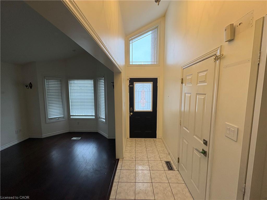 Upper-35 Melrose Place, Guelph, ON - Indoor Photo Showing Other Room