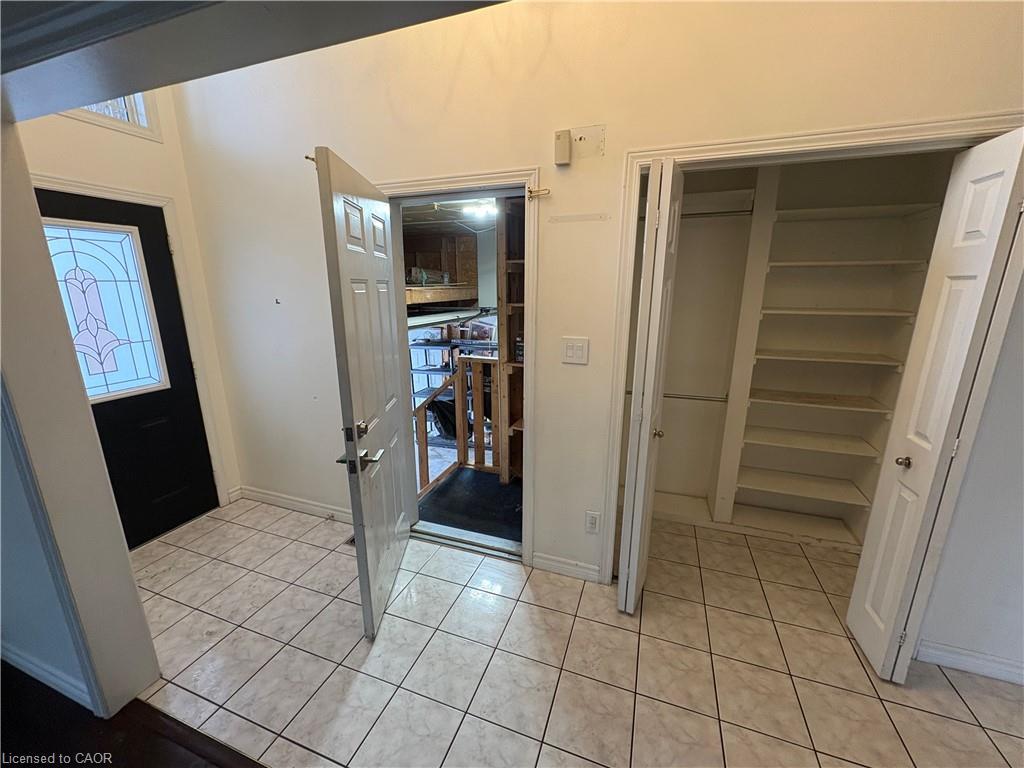 Upper-35 Melrose Place, Guelph, ON - Indoor Photo Showing Other Room