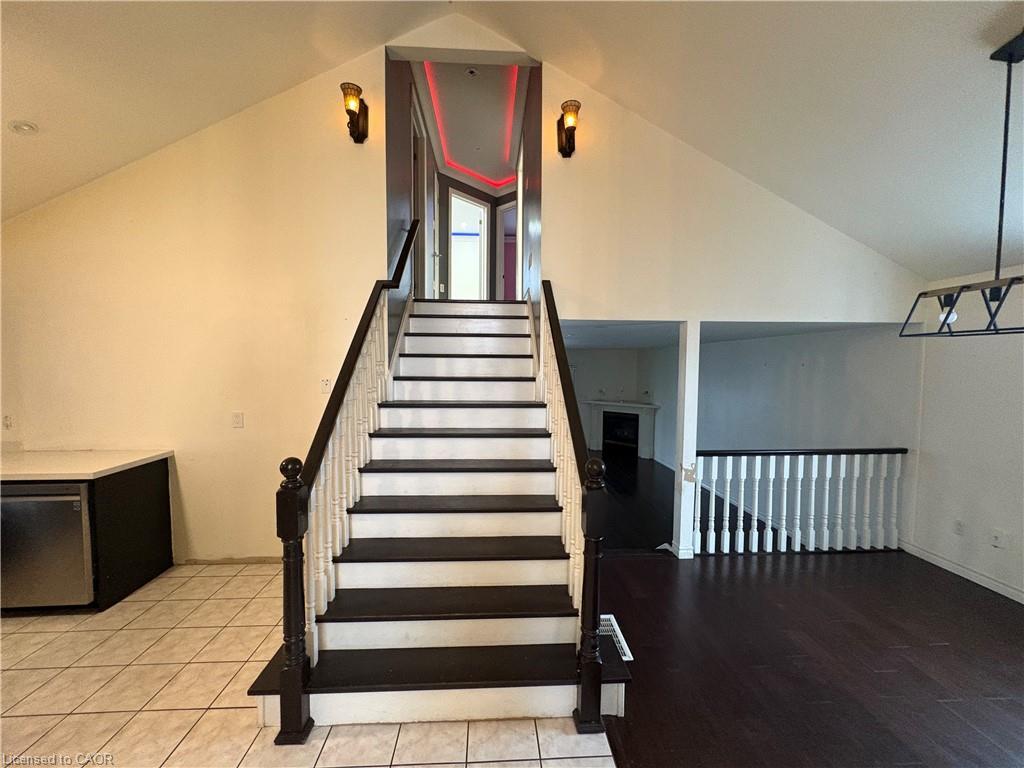 Upper-35 Melrose Place, Guelph, ON - Indoor Photo Showing Other Room