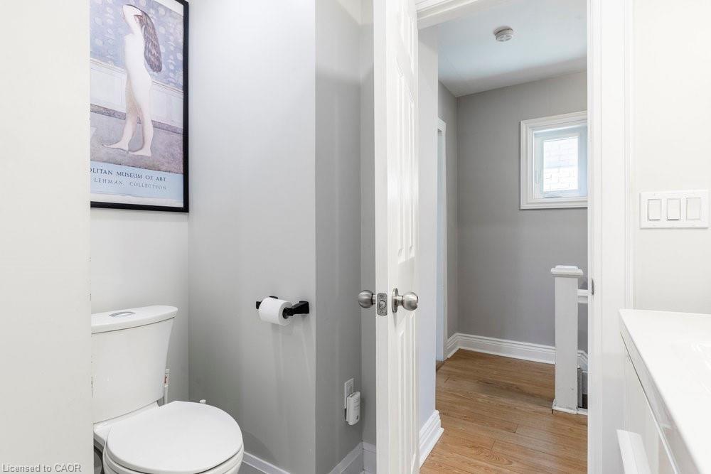 35 Ferrie Street W, Hamilton, ON - Indoor Photo Showing Bathroom