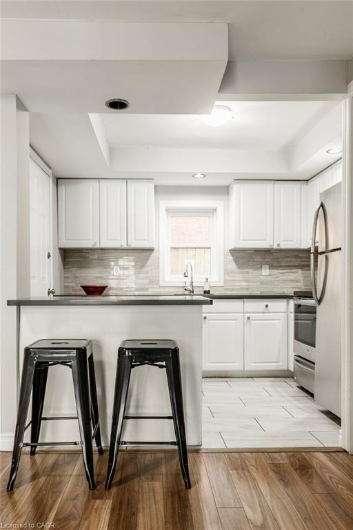 35 Ferrie Street W, Hamilton, ON - Indoor Photo Showing Kitchen With Upgraded Kitchen