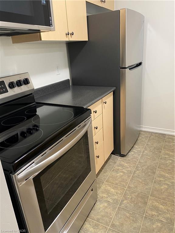 1C-45 Cedarhill Crescent, Kitchener, ON - Indoor Photo Showing Kitchen