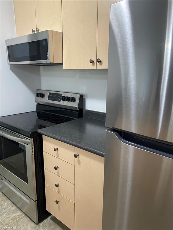 1C-45 Cedarhill Crescent, Kitchener, ON - Indoor Photo Showing Kitchen With Stainless Steel Kitchen