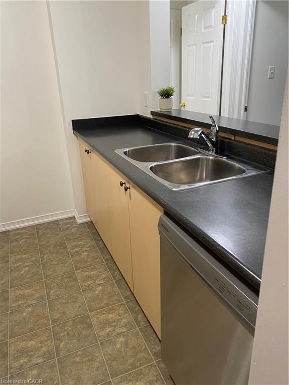 1C-45 Cedarhill Crescent, Kitchener, ON - Indoor Photo Showing Kitchen With Double Sink
