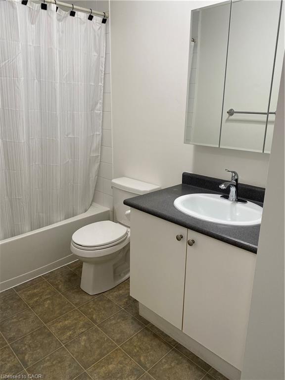 1C-45 Cedarhill Crescent, Kitchener, ON - Indoor Photo Showing Bathroom