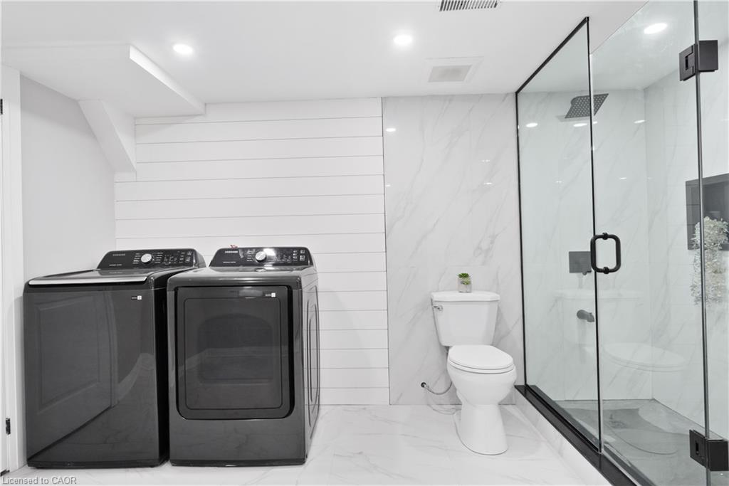 19 Broad Street, Brantford, ON - Indoor Photo Showing Laundry Room