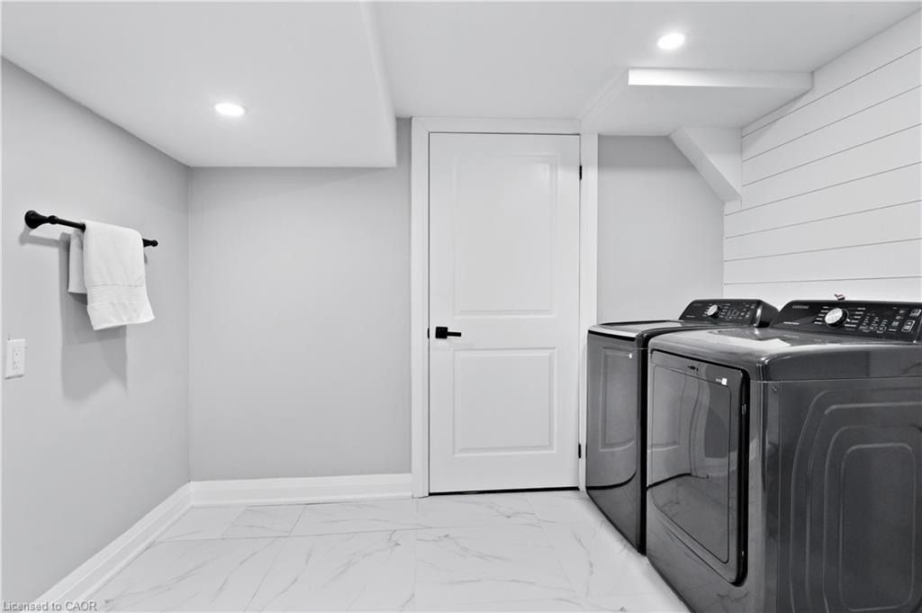 19 Broad Street, Brantford, ON - Indoor Photo Showing Laundry Room