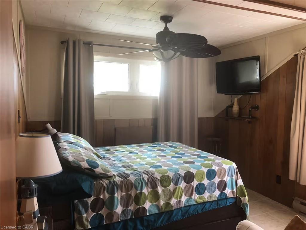 109 Ordnance Avenue, Turkey Point, ON - Indoor Photo Showing Bedroom
