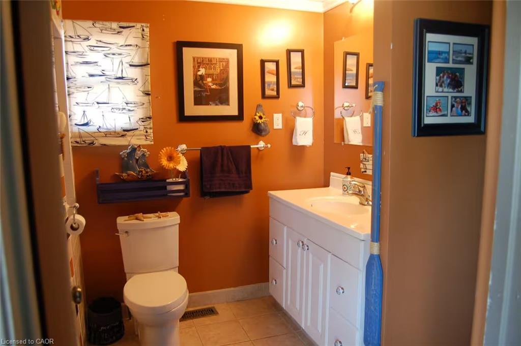 109 Ordnance Avenue, Turkey Point, ON - Indoor Photo Showing Bathroom