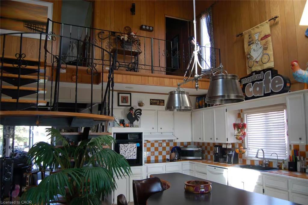 109 Ordnance Avenue, Turkey Point, ON - Indoor Photo Showing Kitchen