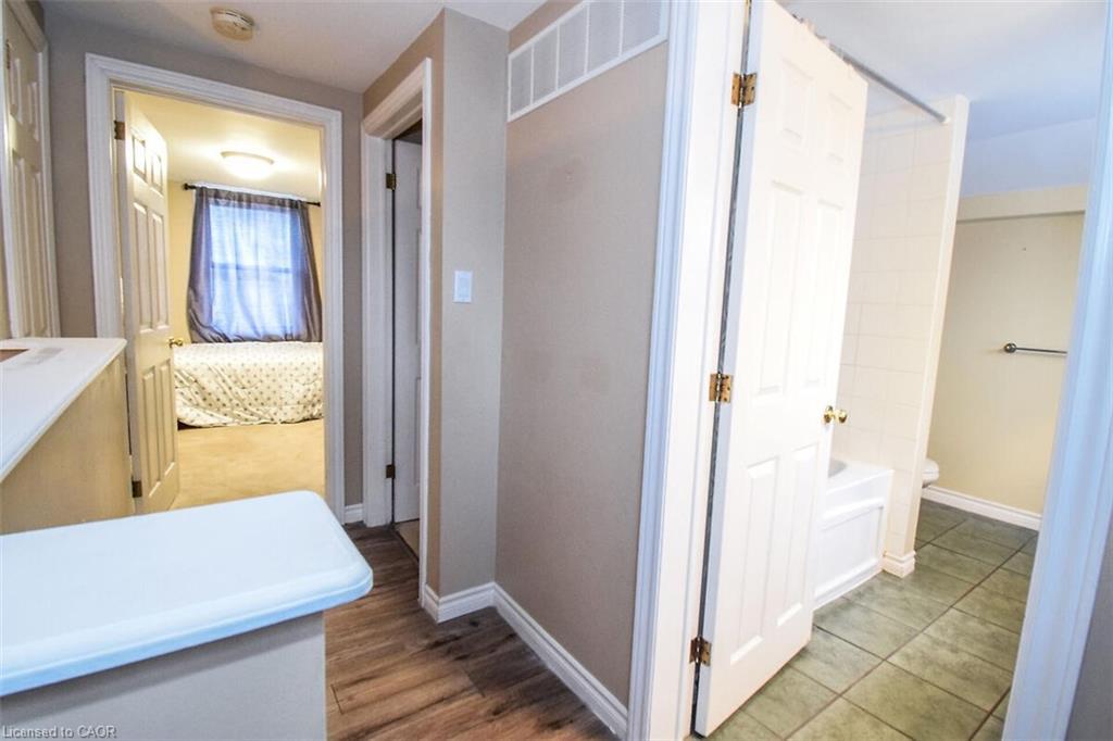 16 Land Street N, Hamilton, ON - Indoor Photo Showing Other Room