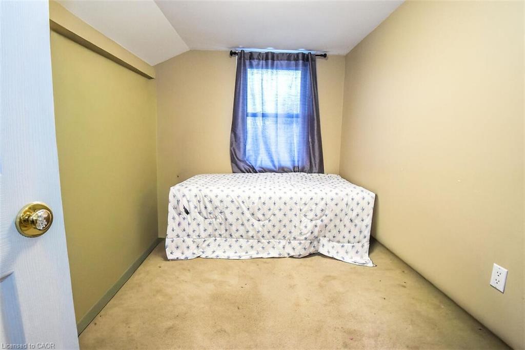 16 Land Street N, Hamilton, ON - Indoor Photo Showing Bedroom