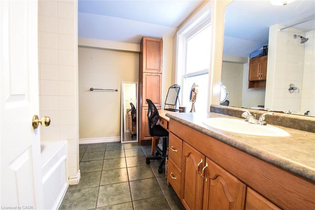16 Land Street N, Hamilton, ON - Indoor Photo Showing Bathroom