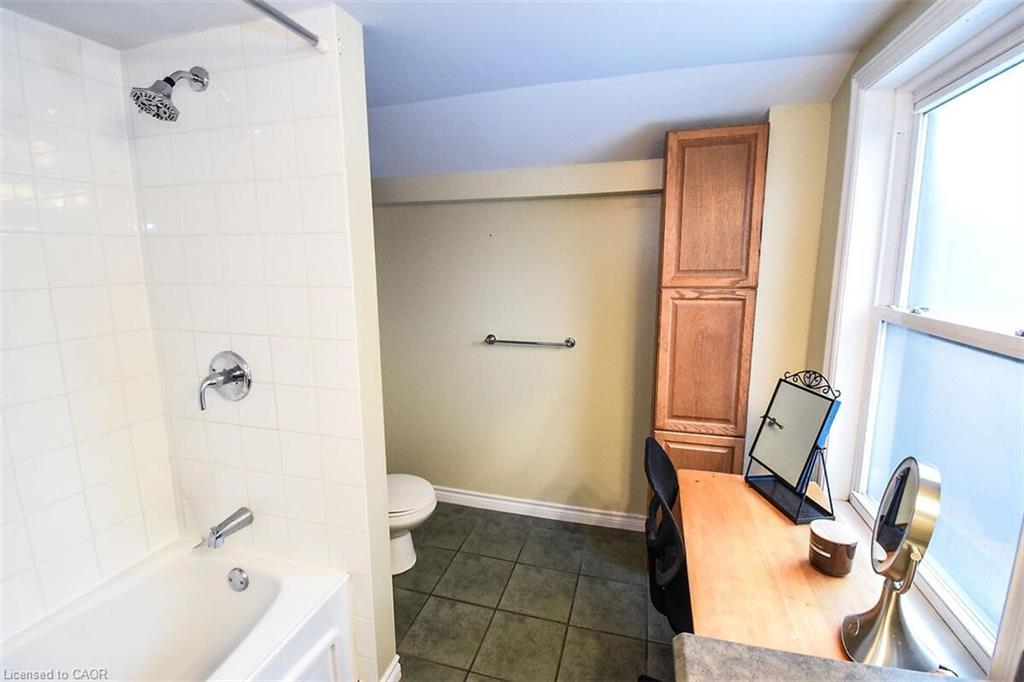 16 Land Street N, Hamilton, ON - Indoor Photo Showing Bathroom