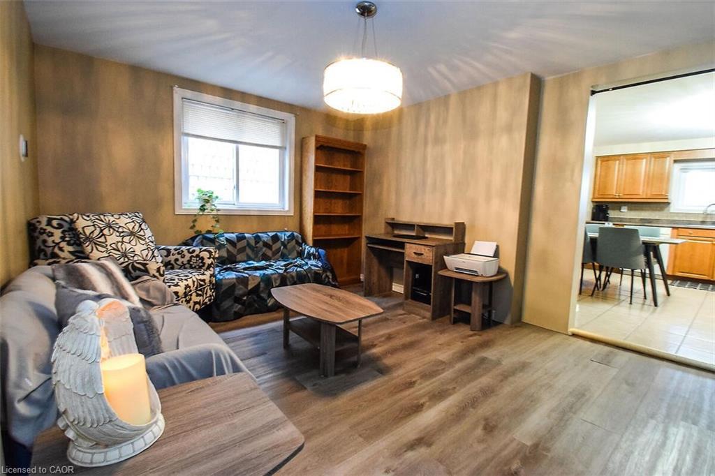 16 Land Street N, Hamilton, ON - Indoor Photo Showing Living Room