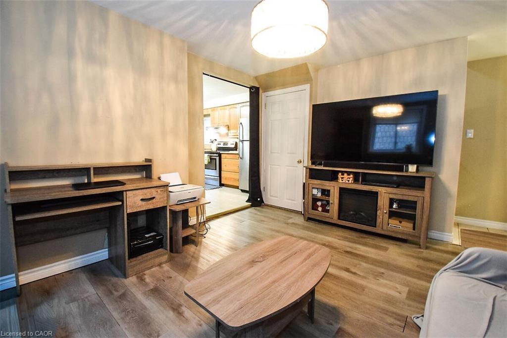 16 Land Street N, Hamilton, ON - Indoor Photo Showing Living Room