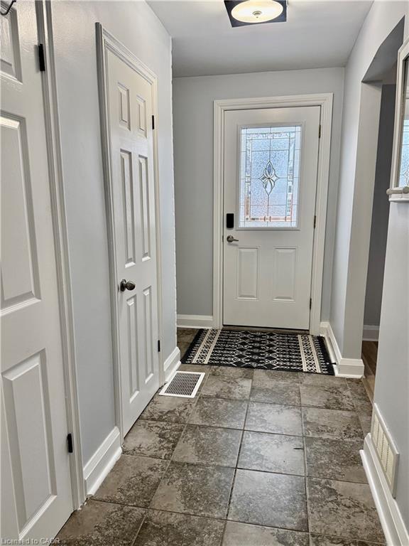 145 Brantdale Avenue, Hamilton, ON - Indoor Photo Showing Other Room