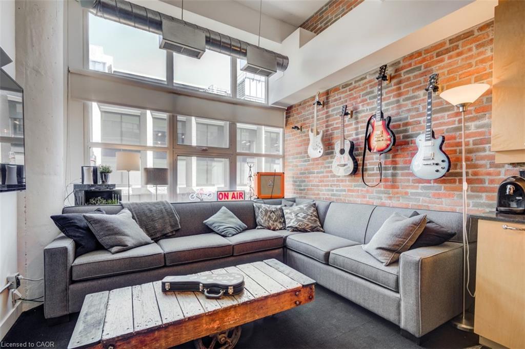 826-155 Dalhousie Street, Toronto, ON - Indoor Photo Showing Living Room
