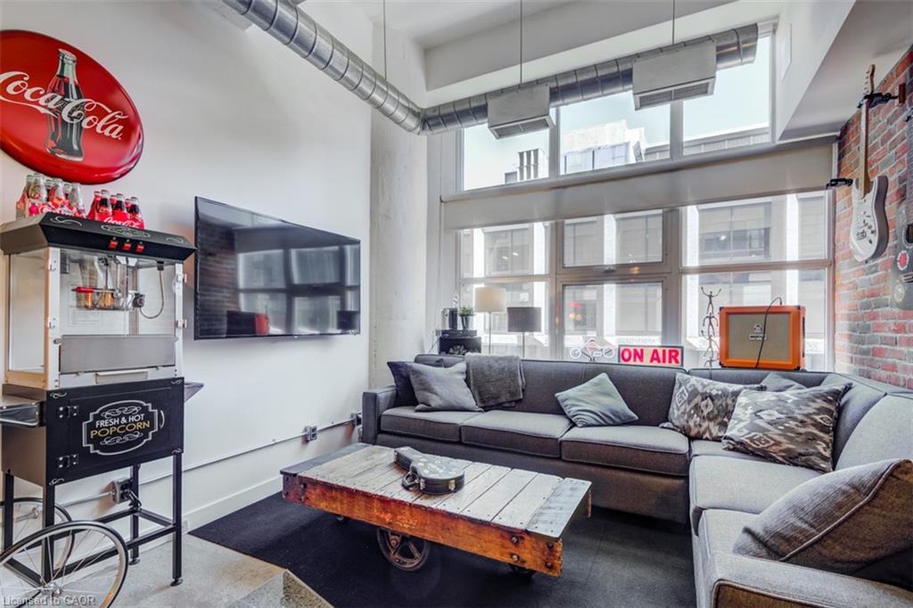 826-155 Dalhousie Street, Toronto, ON - Indoor Photo Showing Living Room