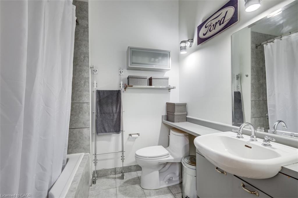 826-155 Dalhousie Street, Toronto, ON - Indoor Photo Showing Bathroom