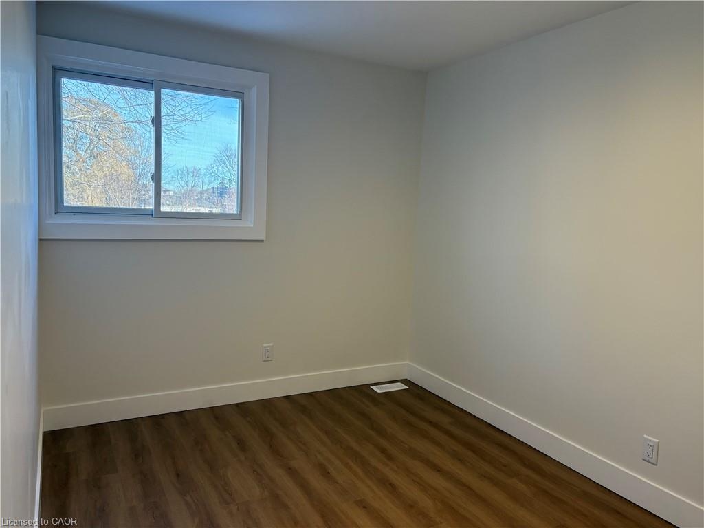 10-149 St Catharines Street, Smithville, ON - Indoor Photo Showing Other Room