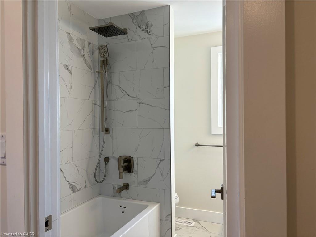 10-149 St Catharines Street, Smithville, ON - Indoor Photo Showing Bathroom