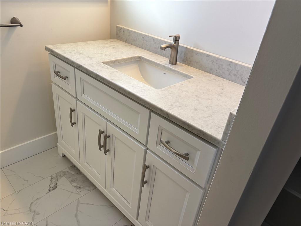 10-149 St Catharines Street, Smithville, ON - Indoor Photo Showing Bathroom