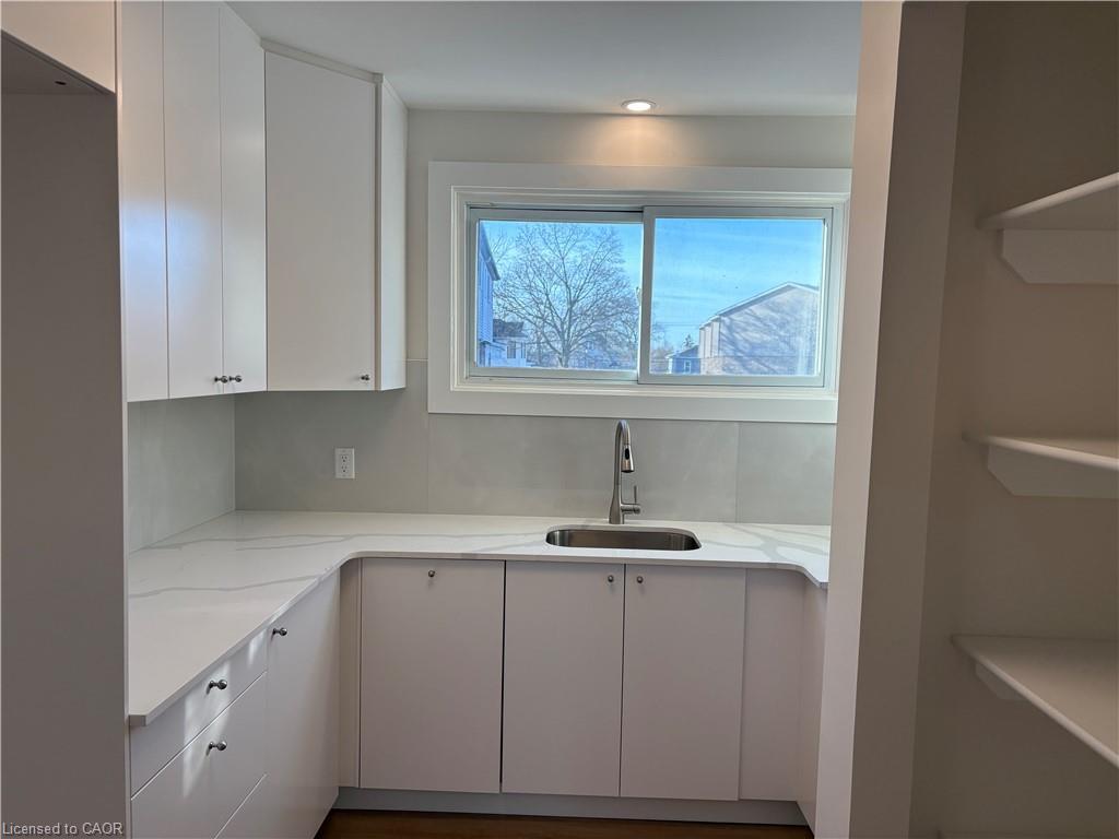 10-149 St Catharines Street, Smithville, ON - Indoor Photo Showing Kitchen