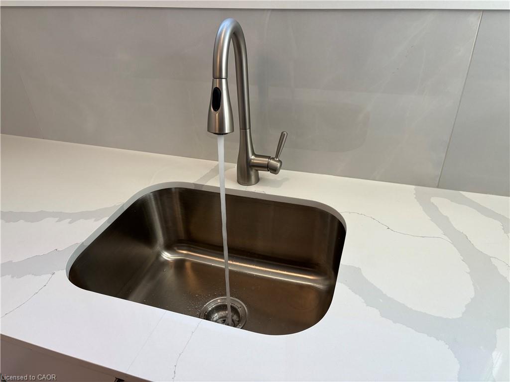 10-149 St Catharines Street, Smithville, ON - Indoor Photo Showing Kitchen With Double Sink