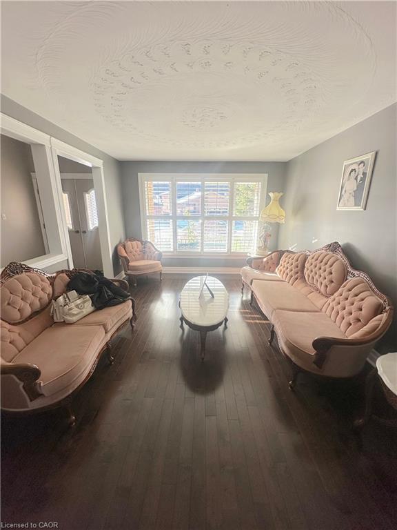 50 Teak Street, Hamilton, ON - Indoor Photo Showing Living Room