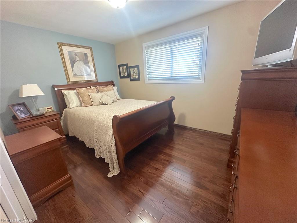 50 Teak Street, Hamilton, ON - Indoor Photo Showing Bedroom
