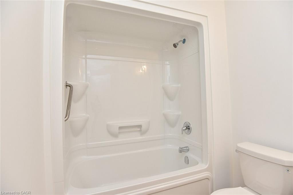 219-1936 Rymal Road E, Hamilton, ON - Indoor Photo Showing Bathroom
