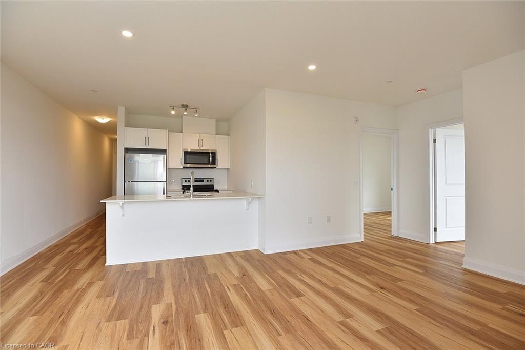 219-1936 Rymal Road E, Hamilton, ON - Indoor Photo Showing Kitchen
