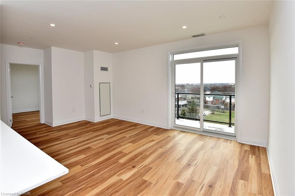 219-1936 Rymal Road E, Hamilton, ON - Indoor Photo Showing Other Room