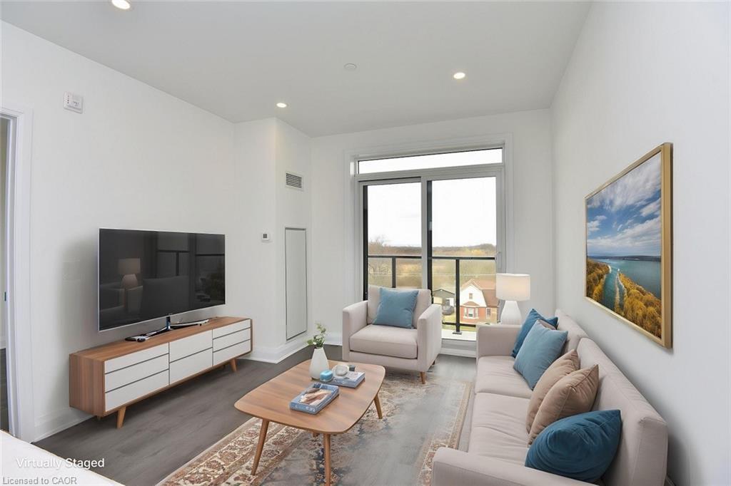 510-1936 Rymal Road E, Hamilton, ON - Indoor Photo Showing Living Room