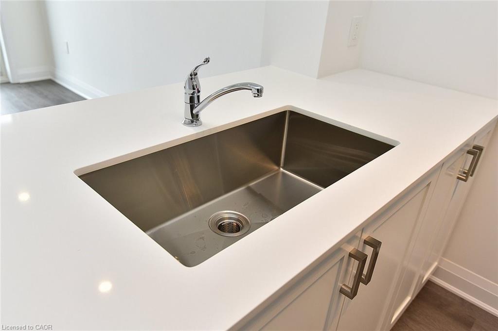 510-1936 Rymal Road E, Hamilton, ON - Indoor Photo Showing Kitchen