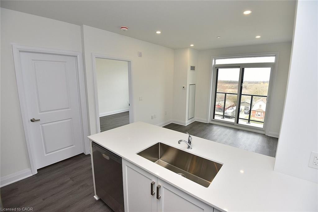 510-1936 Rymal Road E, Hamilton, ON - Indoor Photo Showing Kitchen