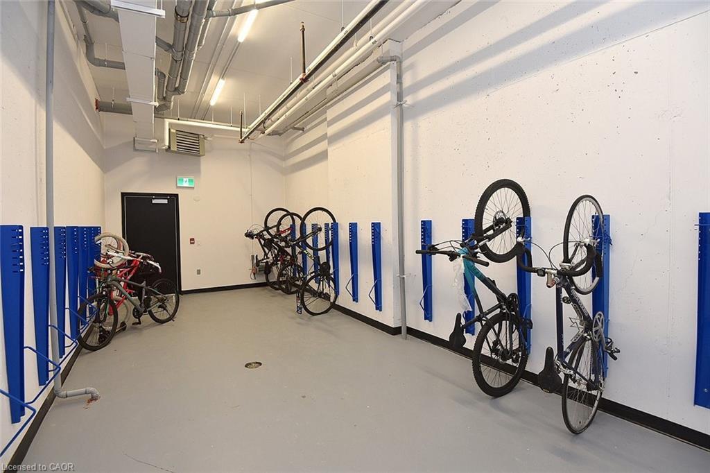 510-1936 Rymal Road E, Hamilton, ON - Indoor Photo Showing Garage