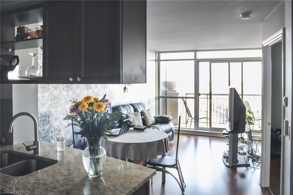 707-2379 Central Park Drive, Oakville, ON - Indoor Photo Showing Kitchen With Double Sink With Upgraded Kitchen