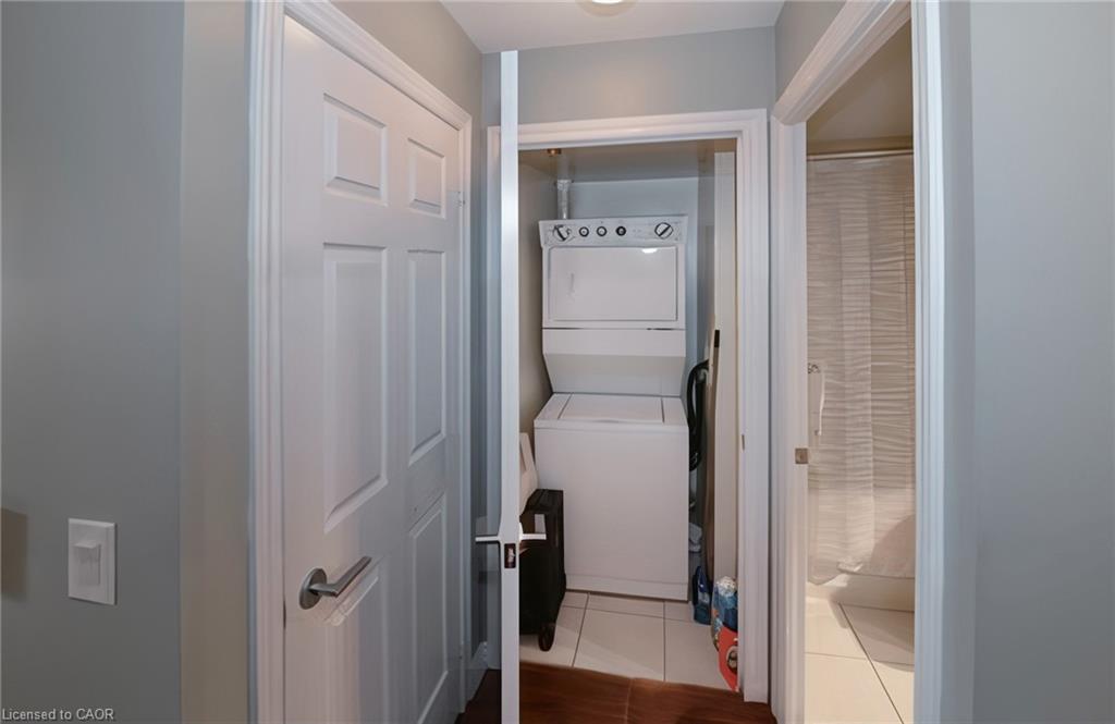 707-2379 Central Park Drive, Oakville, ON - Indoor Photo Showing Laundry Room