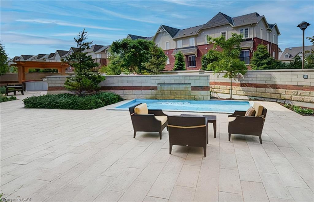 707-2379 Central Park Drive, Oakville, ON - Outdoor